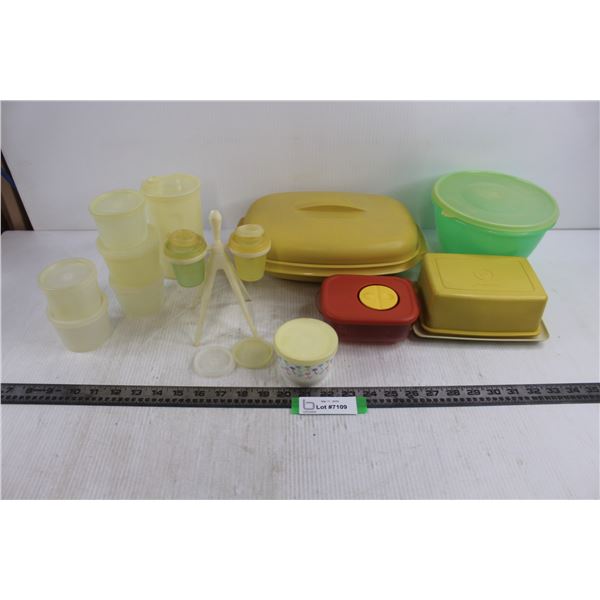 Plastic Food Storage Containers Lot - Mostly Vintage Tupperware