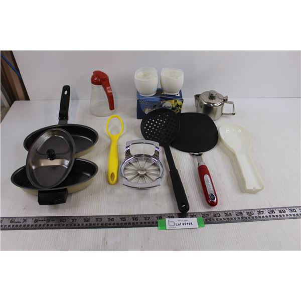 Kitchen Utensils Lot (Teapot, Apple Slicer, Egg Cookers, Vintage Fry Pan, Misc.)
