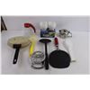 Image 2 : Kitchen Utensils Lot (Teapot, Apple Slicer, Egg Cookers, Vintage Fry Pan, Misc.)