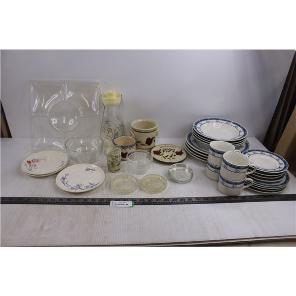 Set of 20 Homecraft Dishes, Vintage Dishes, Utensil Holders, Water Pitcher, Plastic Segment Platter,