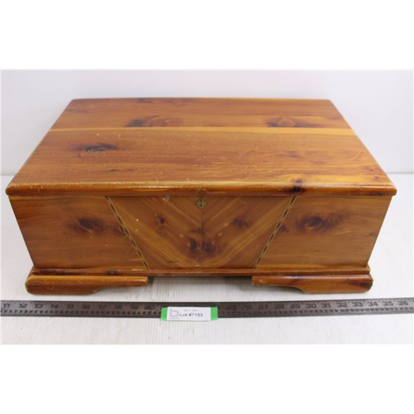Cedar Storage Box 21" x 13" x 8" - Lock Latch Missing