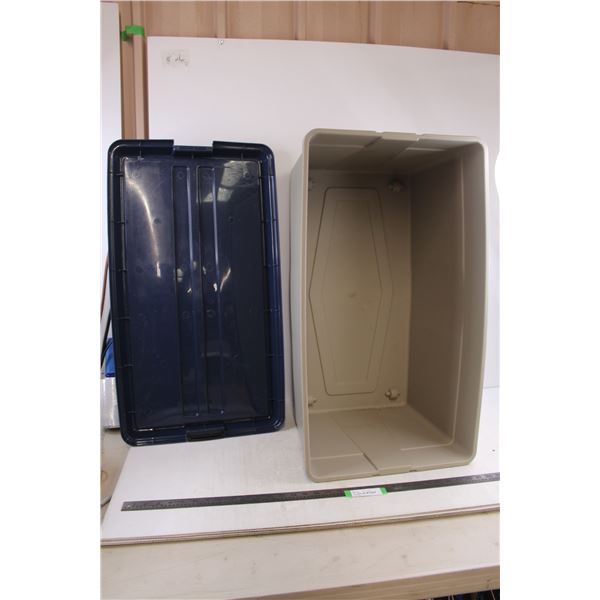 Gracious Living 4-Wheel Plastic Storage Bin with Lid 30" x 17.5" x 14.5" - One Handle Broken