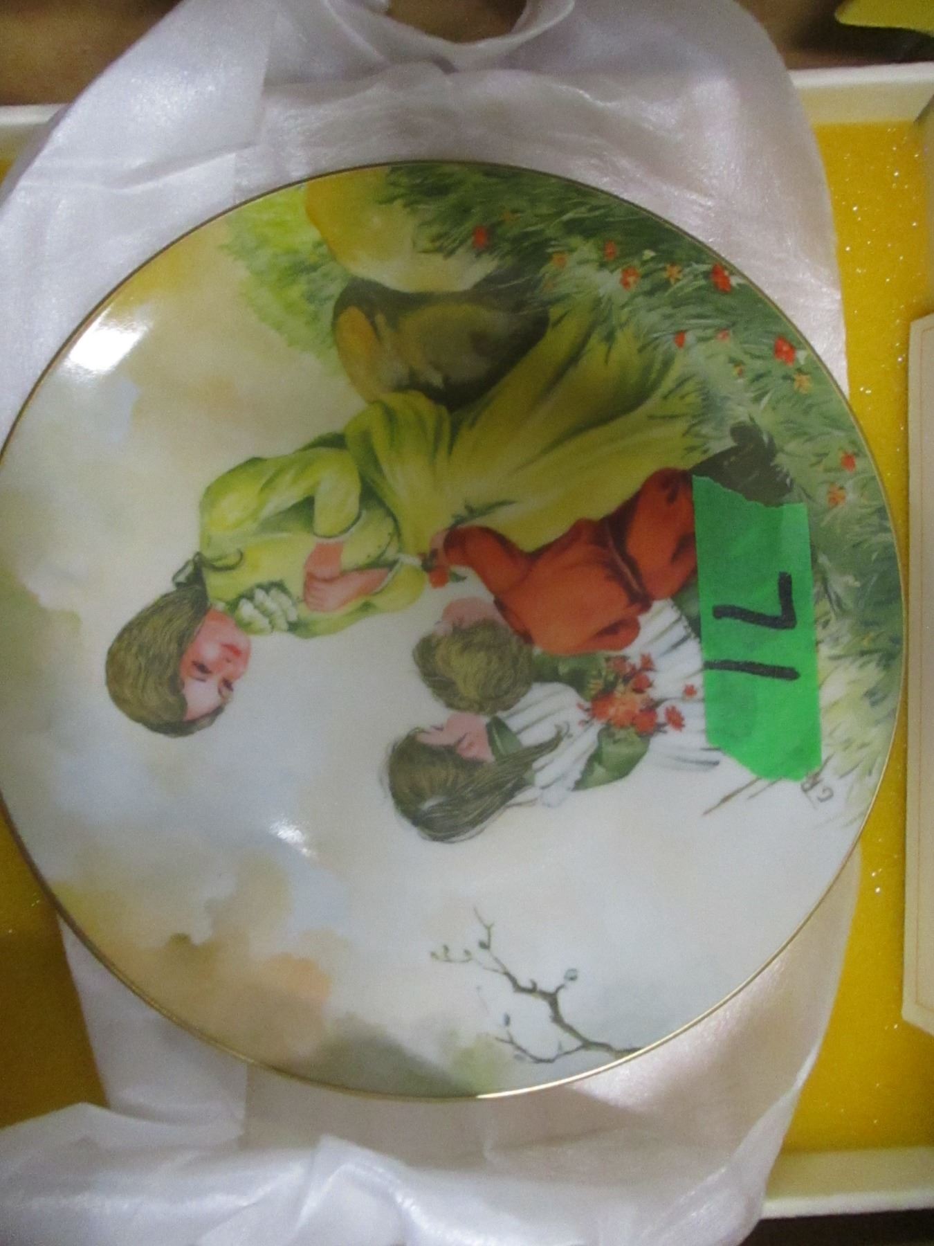 ESTATE/COLLECTABLE: MOTHER'S DAY SPRING DELIGHT SERIES COLLECTOR PLATE