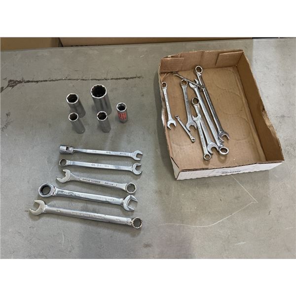 TRAY OF ASSORTED SOCKETS AND WRENCHES