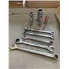 Image 2 : TRAY OF ASSORTED SOCKETS AND WRENCHES