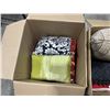 Image 2 : 2 LARGE BOXES OF DECORATIVE PILLOWS