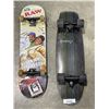 Image 2 : LANDYACHTZ LONG BOARD AND SKATEBOARD