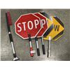 Image 1 : 4 STOP / SLOW SIGNS AND SNOW BRUSH