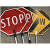 Image 2 : 4 STOP / SLOW SIGNS AND SNOW BRUSH