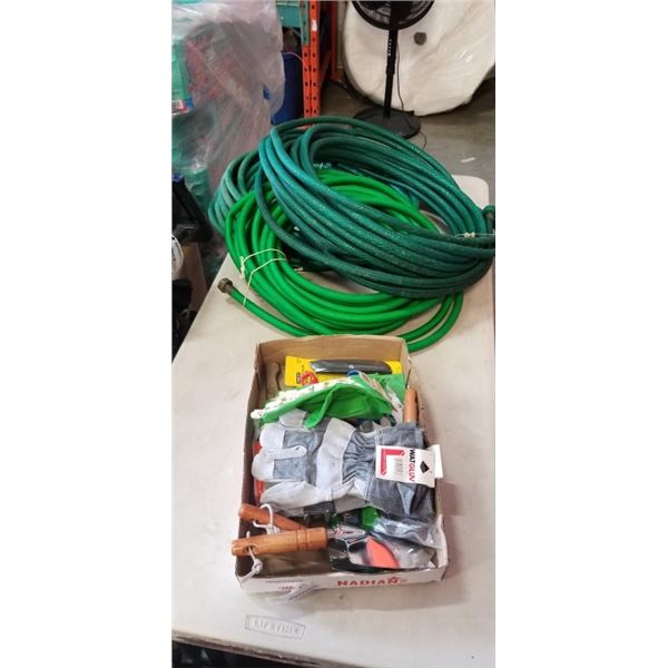 3 GARDEN HOSES AND TRAY OF GARDEN GLOVES, TROWELS