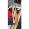 Image 2 : 4 TRAVEL BAGS AND ASORTED WOOD METER STICKS