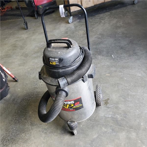 SHOP VAC ROLLING 8 GALLON CONTRACTOR SHOP VACUUM WITH HOSE