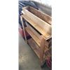 Image 1 : PINE SHELF AND 2 PLANTERS