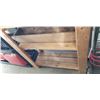 Image 2 : PINE SHELF AND 2 PLANTERS