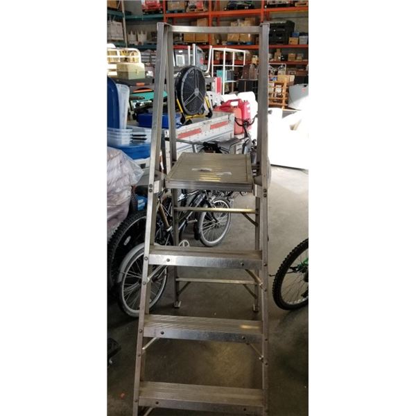 PLATFORM A FRAME LADDER