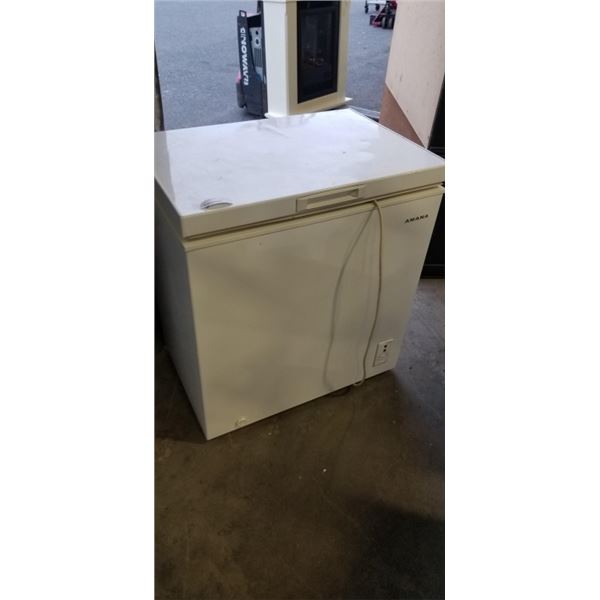 AMANA CHEST FREEZER