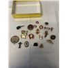 Image 2 : LOT OF NOVELTY PINS, NATIVE, ROCK AND ROLL, MARIO ETC.