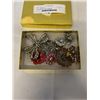 Image 1 : LOT OF RHINESTONE JEWELRY