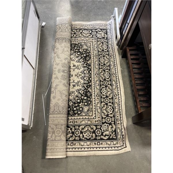 APPROX 5FT X 8FT AREA CARPET