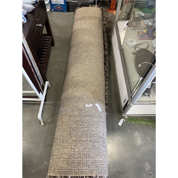 8' X 12' SHAG RUG
