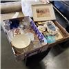 Image 1 : 2 TRAYS OF GLASS AND COLLECTIBLES