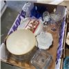 Image 2 : 2 TRAYS OF GLASS AND COLLECTIBLES