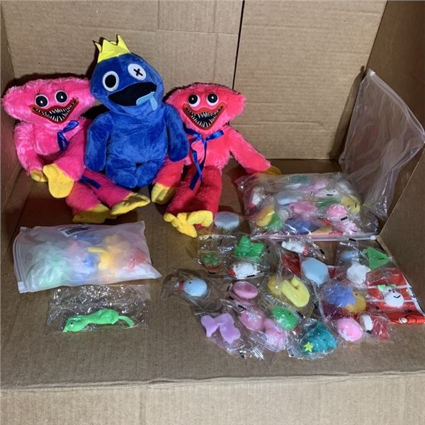 2 NEW POPPY PLAYTIME KISSY MISSY PLUSH, NEW ROBLOX PLUSH, SQUISHY FIGURES AND 30PC OF SILICON CHICKE