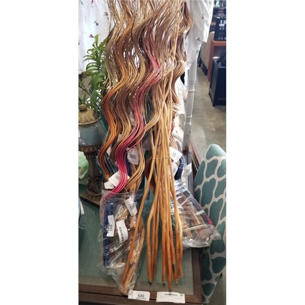 LOT OF DECORATIVE STICKAGE