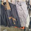 Image 2 : 5 PIECES OF MENS FLEECE AND WINDBREAKER JACKETS, 2 NEW LOGO T-SHIRTS