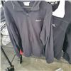 Image 4 : 5 PIECES OF MENS FLEECE AND WINDBREAKER JACKETS, 2 NEW LOGO T-SHIRTS