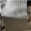 Image 3 : 24 ROLLS OF QUILTED FAST ABSORBING PAPER TOWEL