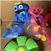Image 2 : 3 POPPY PLAYTIME KISSY MISSY PLUSH, 2 NEW ROBLOX PLUSH AND 2 COLLAPSABLE DOG BALLS WITH LIGHTS
