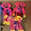 Image 3 : 3 POPPY PLAYTIME KISSY MISSY PLUSH, 2 NEW ROBLOX PLUSH AND 2 COLLAPSABLE DOG BALLS WITH LIGHTS