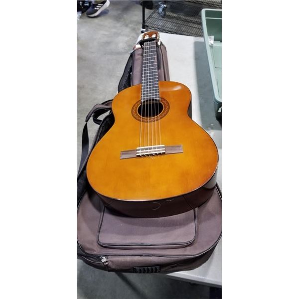 YAMAHA C40 ACCOUSTIC GUITAR, IN SOFT CASE