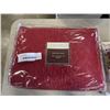 Image 2 : ASSORTED NEW BED LINENS INCLUDING KINGSIZE QUILT