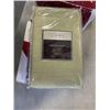 Image 3 : ASSORTED NEW BED LINENS INCLUDING KINGSIZE QUILT