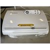 Image 2 : 2 FOODSAVER VACUUM SEALERS