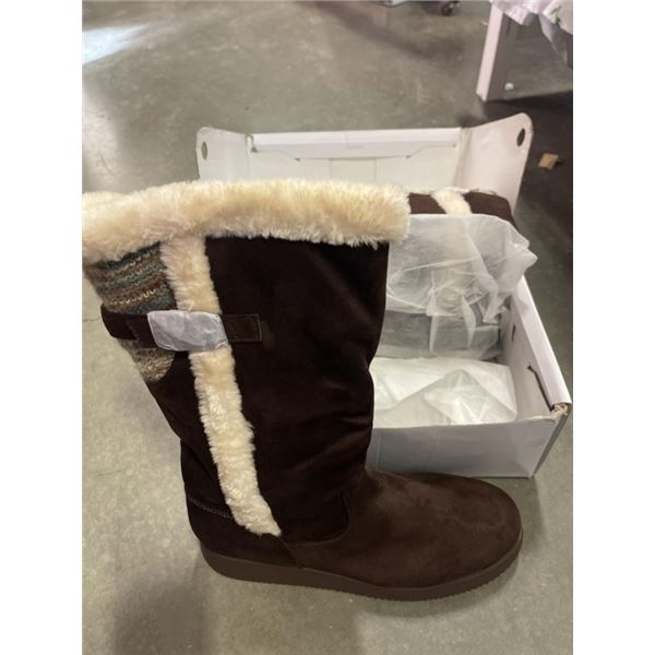 NEW WOMEN'S BROWN BOOTS, SIZE 11