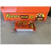 Image 3 : 12 REESE'S PEANUT BUTTER CUPS / PUFFS