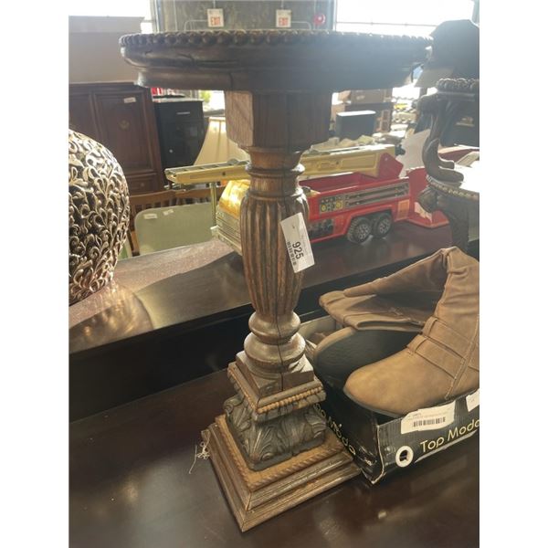 MARBLE TOP PLANTSTAND WITH CARVED BASE
