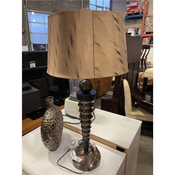 MODERN TABLE LAMP AND DECORATIVE VASE