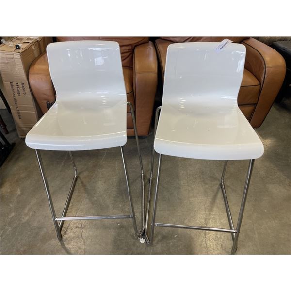 2 WHITE BAR STOOLS