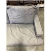 Image 3 : GREY LOVESEAT