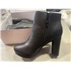 Image 2 : NEW WOMEN'S BLACK LEATHER BOOTS, SIZE 9.5