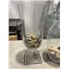 Image 2 : 3 GLASS DECOR ITEMS