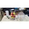 Image 1 : 3 GLASS DECOR ITEMS