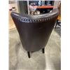 Image 3 : STUDDED LEATHER ACCENT CHAIR