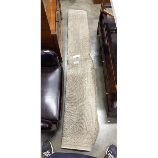 APPROX 5FT X 8FT AREA CARPET