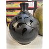 Image 4 : 3 LARGE VASES