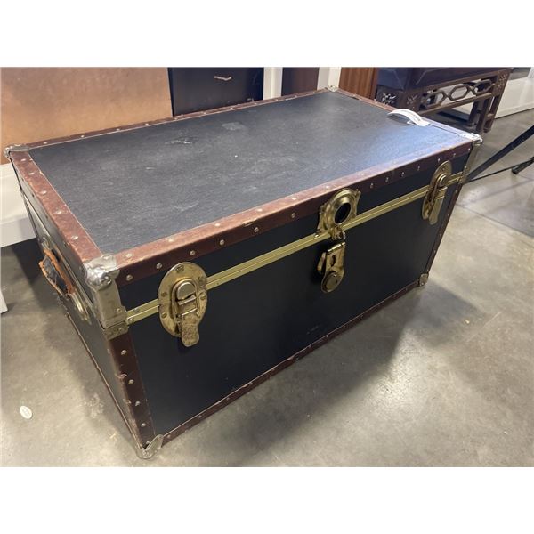 VINTAGE STEAMER TRUNK